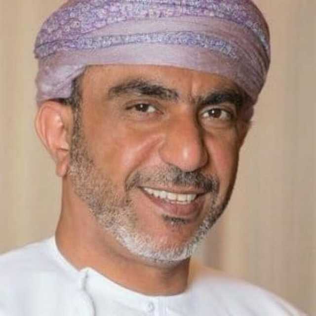 سالم الوهيبي يهنئ السيد شهاب بن طارق بثلاثية السيب الكروية
