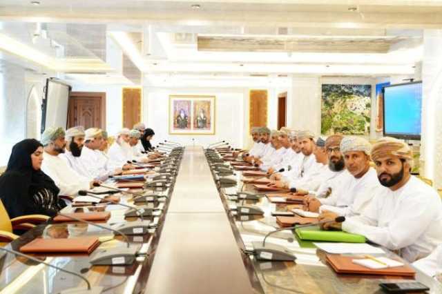محافظ الداخلية يلتقي بأعضاء مجلس الشورى