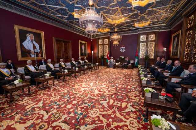 عُمان والأردن توقعان مذكرة تفاهم في مجال الاستثمار.. ومباحثات حول إنشاء خط ملاحي مباشر