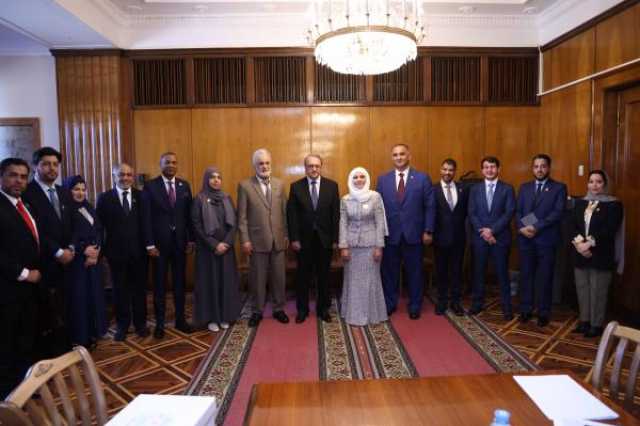 الخليلي يستعرض العلاقات الثنائية مع نائب وزير الخارجية الروسي
