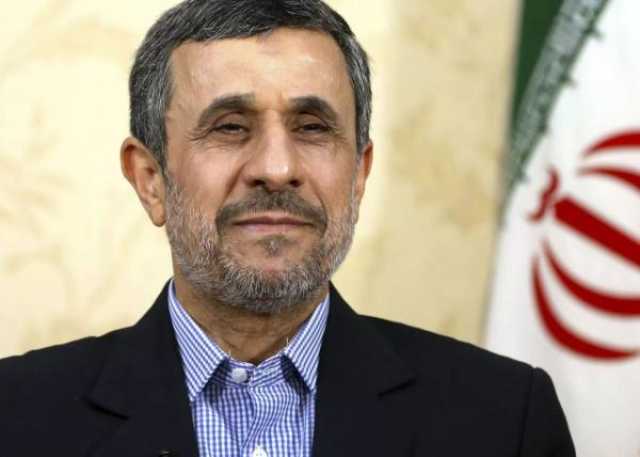 أحمدي نجاد يسجل ترشحه للرئاسة الإيرانية