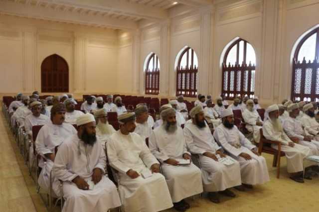 التعريف بالأنظمة الرقمية للأوقاف في ندوة بنزوى