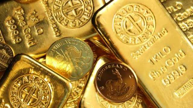 الذهب يصل لذروة قياسية بدفعة من توقعات خفض الفائدة