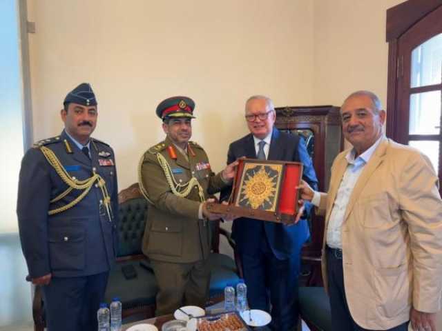 'مركز شاف' يستقبل وفد أكاديمية الدراسات الاستراتيجية والدفاعية بوزارة الدفاع العمانية لتعزيز التعاون المشترك