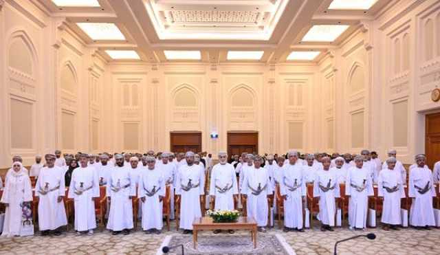 'الدولة' يحتفي بموظفيه المجيدين والخريجين.. ويناقش مشروع قانون الصحة العامة