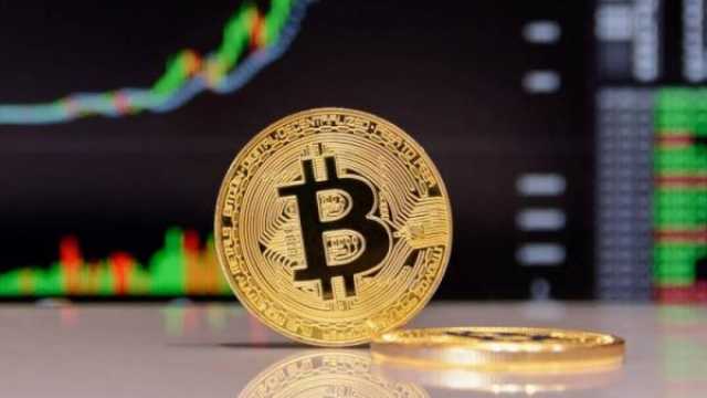 'تغريدة كاذبة' تهبط بيتكوين أكثر من 2.5%