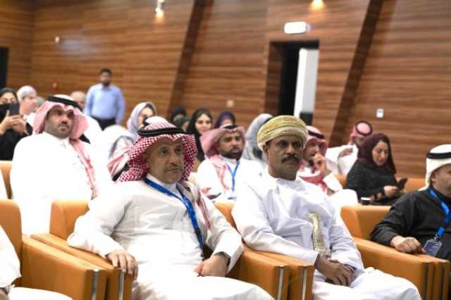 وفد سعودي يطلع على الفرص الاستثمارية في 'صناعيتي سمائل وعبري'