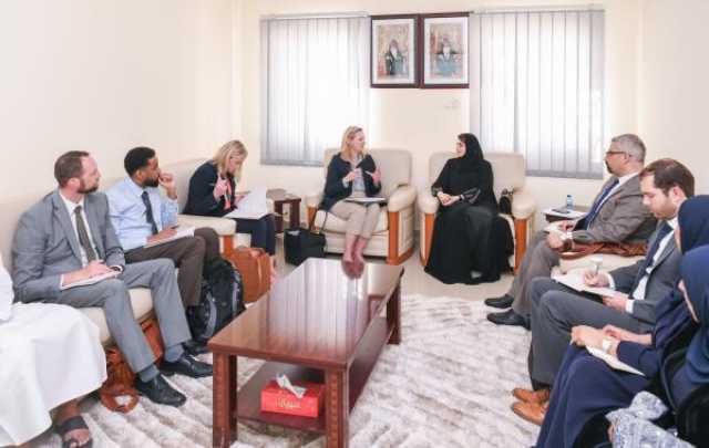 السفيرة المتجولة الأمريكية تتعرف على التجربة العمانية في مكافحة الاتجار بالبشر