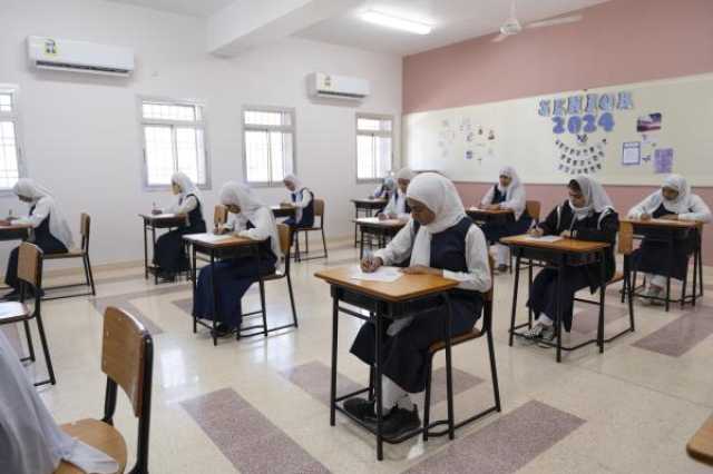 57093 طالبا وطالبة يؤدون امتحانات دبلوم التعليم العام.. غدا
