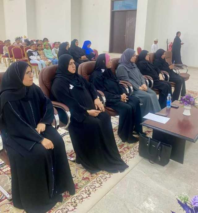 استعراض أعمال الطلبة في ختام البرنامج الثقافي بـ'جمعية المرأة' ببركاء
