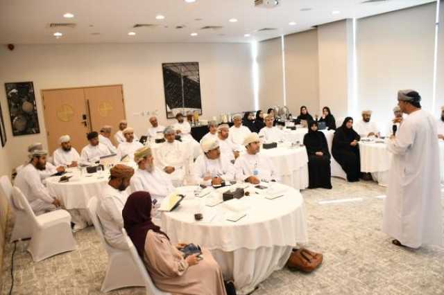 مناقشة المستجدات التربوية في مجال 'إشراف الإدارة المدرسية'