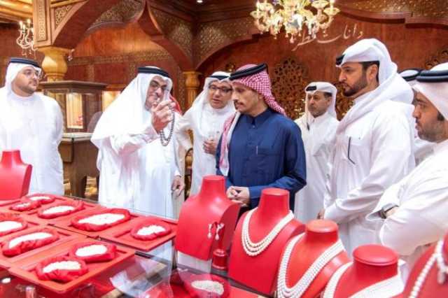 رئيس الوزراء القطري يفتتح النسخة العشرين من معرض الدوحة للمجوهرات والساعات