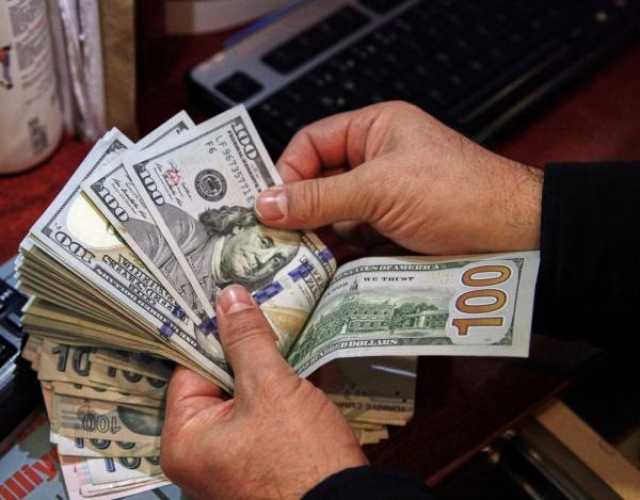 الدولار يرتفع والإسترليني مستقر قبيل اجتماع بنك إنجلترا