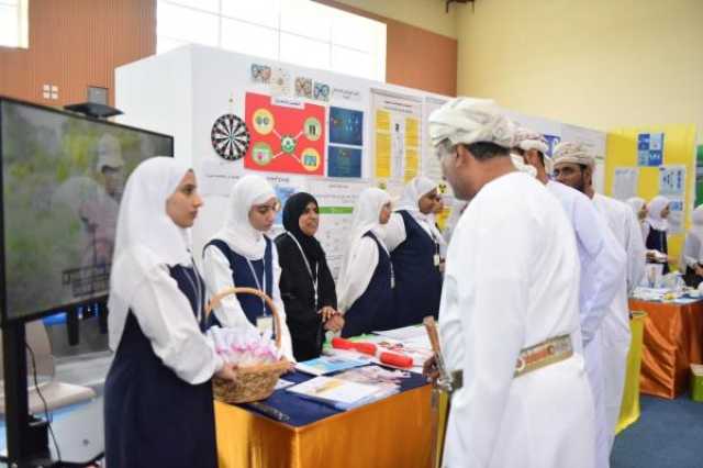 استعراض الابتكارات العلمية ضمن 'الأسبوع الوطني للعلوم والتكنولوجيا' في الظاهرة