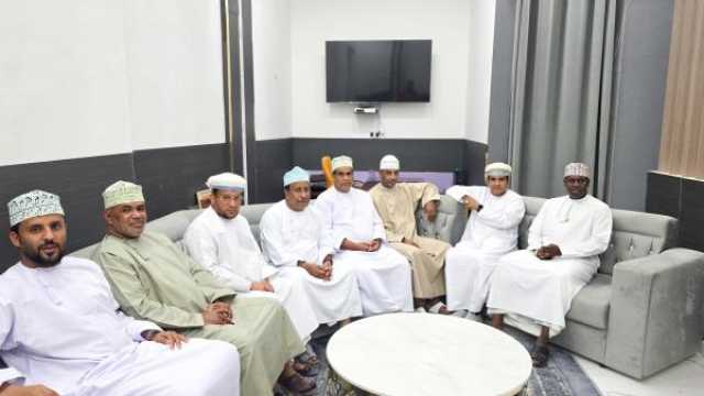 مباراة ودية بين قدامى لاعبي صور ومنتخب مسقط.. 2 مايو