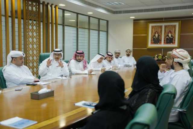 البطاشي يستعرض أمام وفد سعودي جهود 'اتحاد العمال' لتطوير العمل النقابي في عُمان