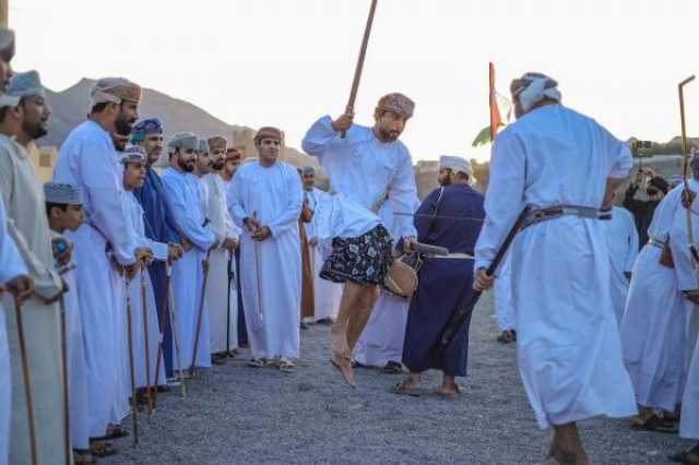 بالصور.. بإطلاق المدفع والفنون الشعبية.. قرية الطباقة تحيي التقاليد العريقة في عيد الفطر