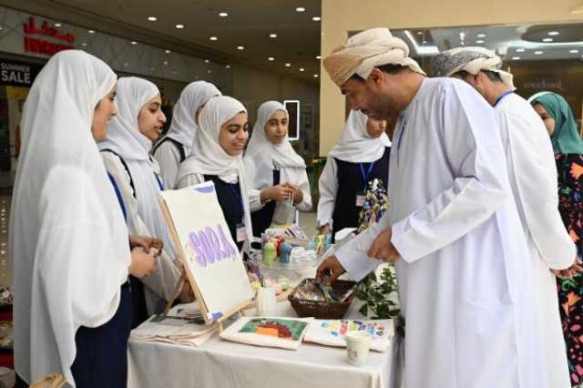 تنظيم معرض للشركات والمشاريع الطلابية بمدارس الظاهرة