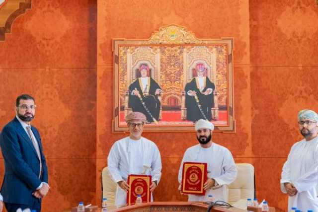 بنك نزوى يوقع مذكرة تفاهم لتعزيز إدارة الأوقاف وأطر المالية الإسلامية
