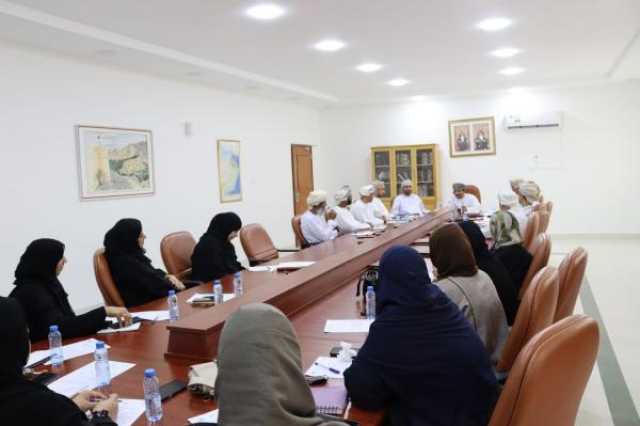 مجلس أولياء الأمور بنخل يناقش تعزيز الشراكة مع المجتمع المحلي