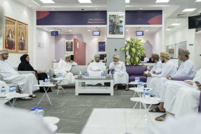 مسؤولون يطلعون على المشاريع الصناعية في البريمي وصحار