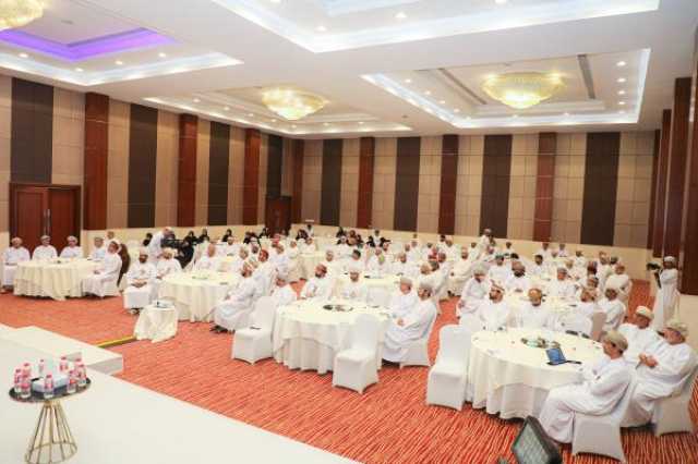 مناقشة سبل تحسين البيئة الاستثمارية في القطاع العقاري بشمال الباطنة