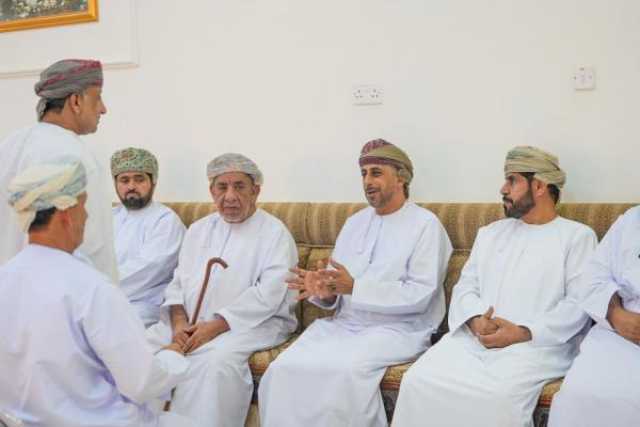 محافظ جنوب الباطنة يستمع لمطالب أهالي قرى وادي بني غافر