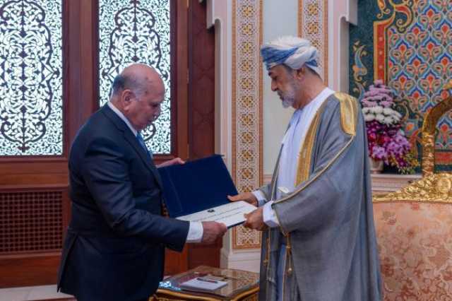 بالصور.. جلالة السلطان يتسلم دعوة حضور 'القمة العربية' بالعراق