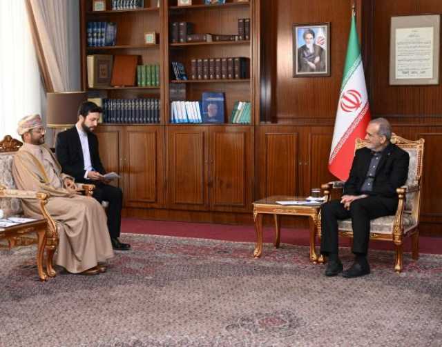 الرئيس الإيراني يُشيد بدور السلطنة في دعم المحادثات مع أمريكا