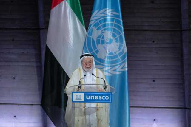 حاكم الشارقة يتسلم تكريماً خاصاً من اليونسكو بمناسبة إنجاز المعجم التاريخي للغة العربية وإدراجه في مكتبة اليونسكو