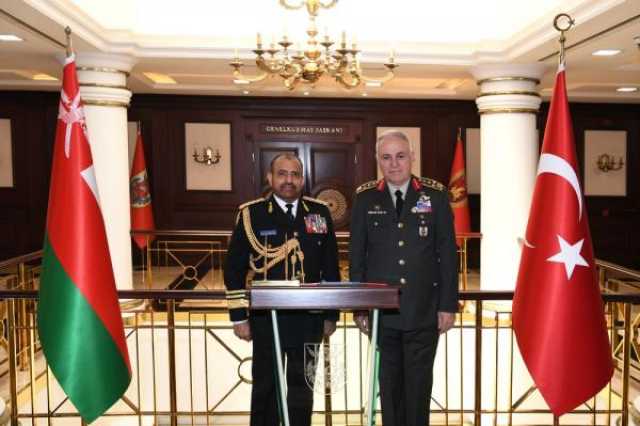الرئيسي يبحث سبل تعزيز مجالات التعاون العسكري القائم بين عُمان وتركيا
