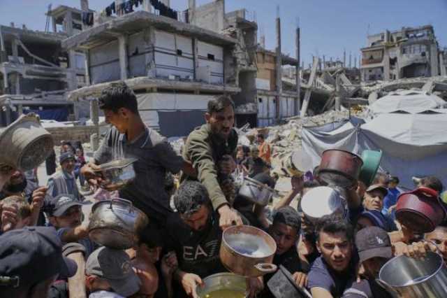 جيش الاحتلال يقتل 17 فلسطينيا قرب موقع لتوزيع المساعدات في غزة
