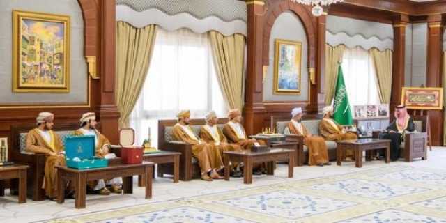 أمير المدينة المنورة يستقبل رئيس بعثة الحج العُمانية