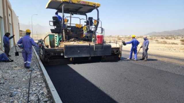 انتهاء رصف مواقف سوق وادي المعاول