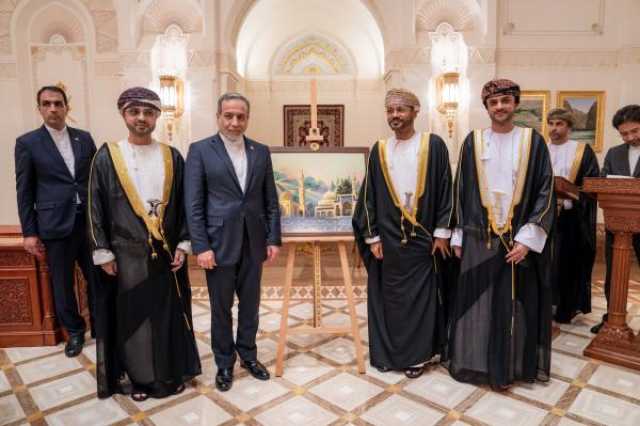 طابع بريدي مشترك بين عُمان وإيران يعكس عمق الروابط الثقافية والتاريخية