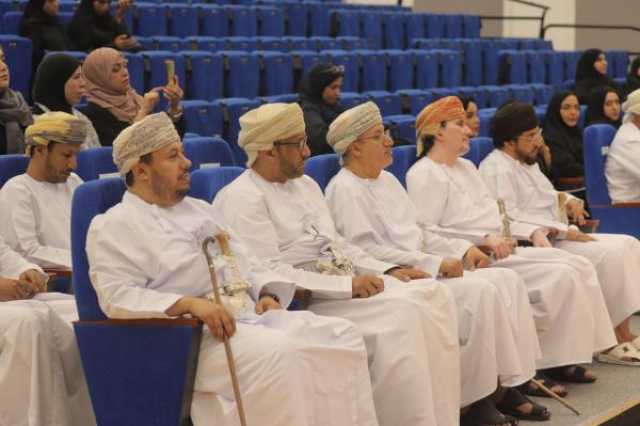 أكاديميون دوليون يناقشون في جامعة ظفار ظاهرة الخوف في اللغة والأدب