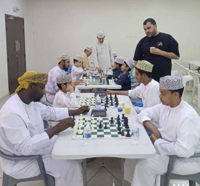 ورشة تدريبية في لعبة الشطرنج بنادي نخل