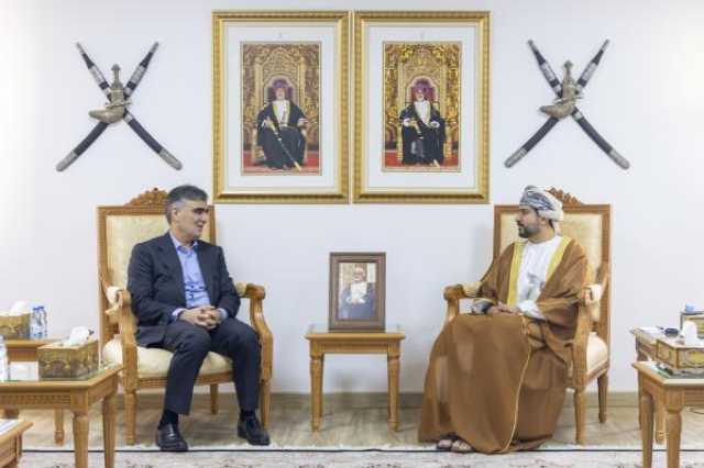 وزير 'التجارة' يبحث تعزيز العلاقات الاقتصادية مع محافظ 'المركزي الإيراني'