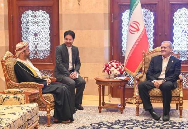 الرئيس الإيراني يستقبل وزير الخارجية