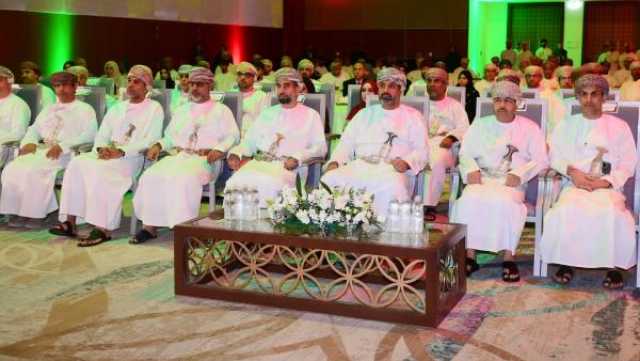 وزير العمل يدشن 'الاستراتيجية الوطنية للمعايير المهنية' لتعزيز تنافسية القوى العاملة العُمانية