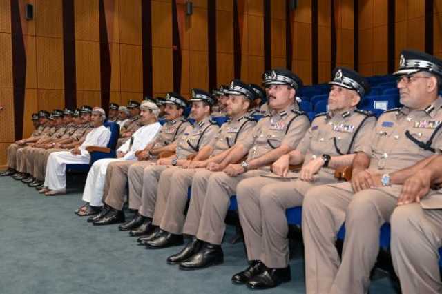 وزير الإعلام يلتقي بعددٍ من قادة شرطة عُمان السلطانية
