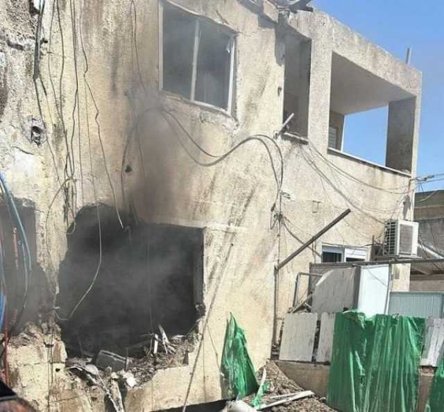 شاهد.. مسيّرة إيرانية تصيب مبنى شمال إسرائيل