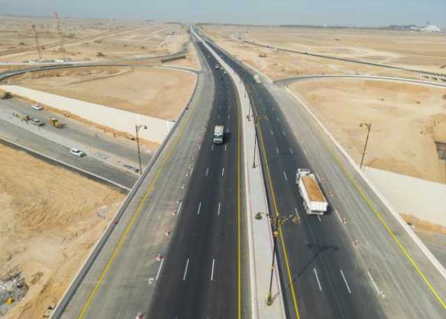 مواصلة العمل لرفع كفاءة الطرق في ظفار استعداد لـ'موسم الخريف'