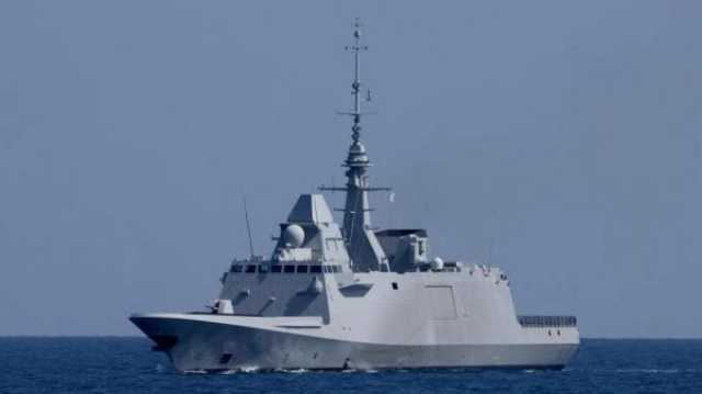 إيران تستوقف مدمرة بريطانية في بحر عُمان