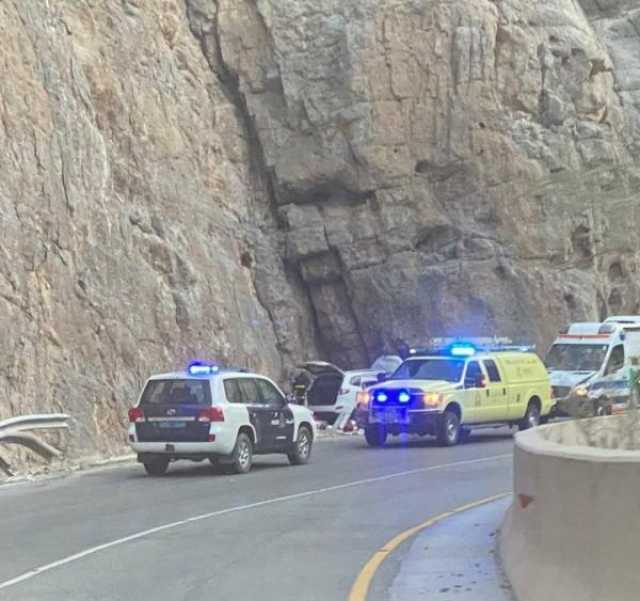 وعورة طريق الجبل الأخضر تُهدد السكان والزائرين.. ومواطنون يقترحون حلولًا عاجلة لدعم التدفق السياحي