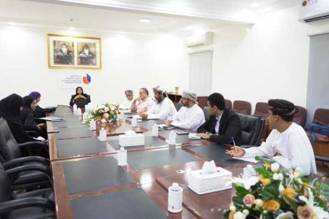 بحث استعدادات تنظيم الأسبوع التعريفي لطلبة كلية التربية بالرستاق
