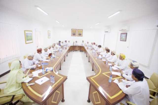 وكيل 'التجارة والصناعة' يبحث مع ممثلي القطاعين الحكومي والخاص تلبية احتياجات زوّار 'خريف ظفار'