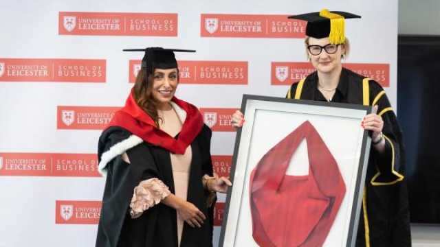 بدور القاسمي تحصل على أول لقب 'أستاذ فخري' تمنحه جامعة ليستر البريطانية