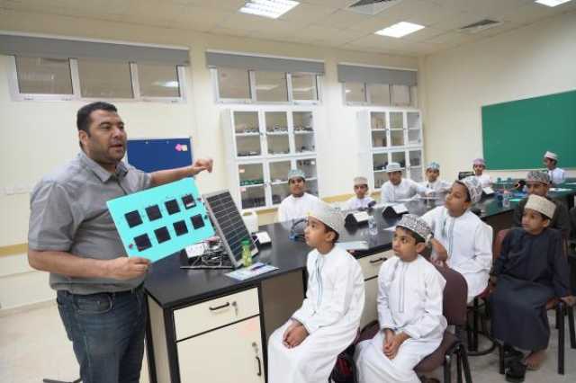 كلية التربية بالرستاق تنظم البرنامج الصيفي 'تمكين' لأبناء الموظفين