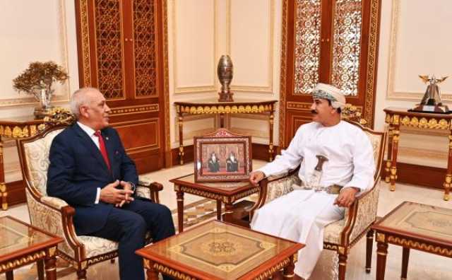 وزير المكتب السلطاني يودع السفير التونسي